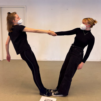 performing-violence